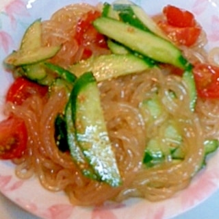 韓国春雨とキュウリ・トマトのサラダ